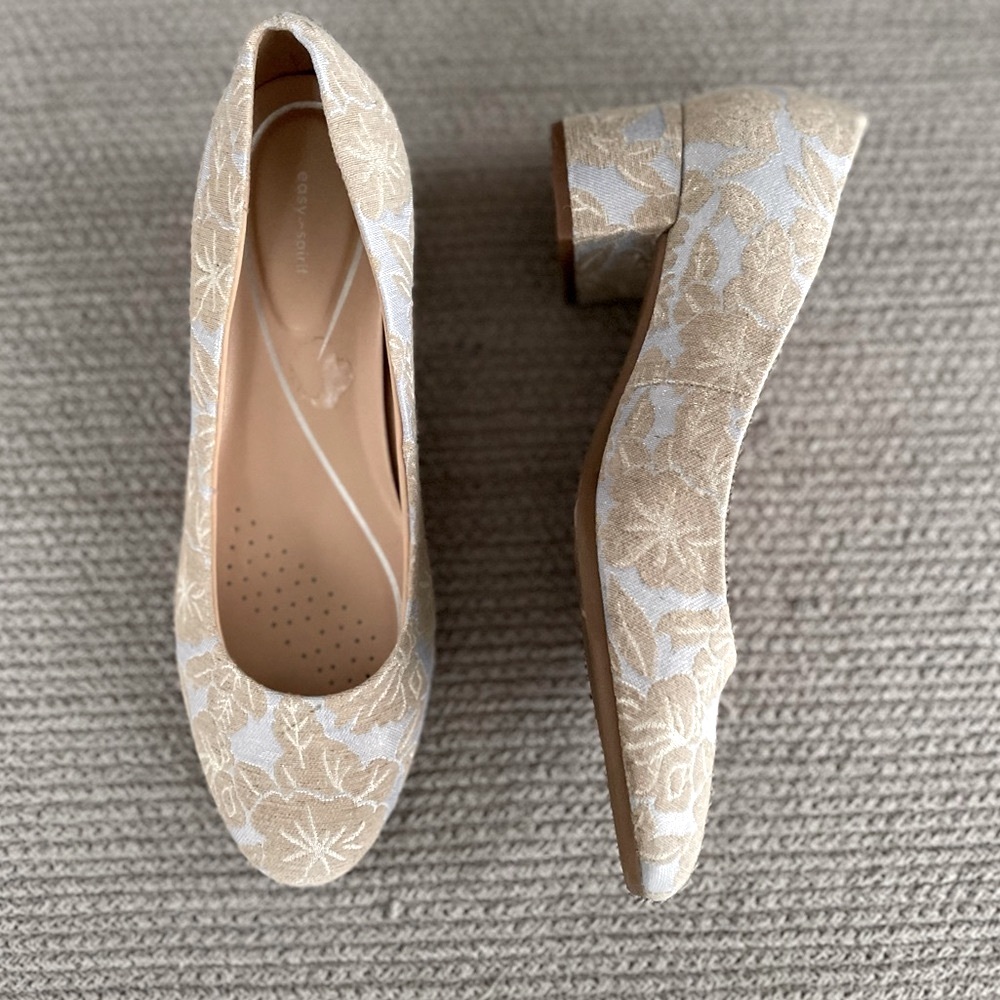 Easy Spirit Beige and White Floral Jacquard Block Heel Pumps